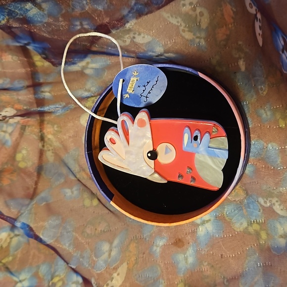 Erstwilder Pete Cromer Garrulus Galah Brooch - Picture 1 of 2